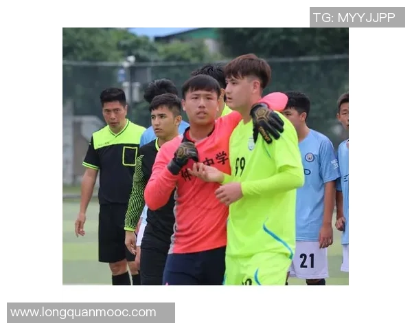 足球景彦的成长之路与梦想追逐的精彩瞬间